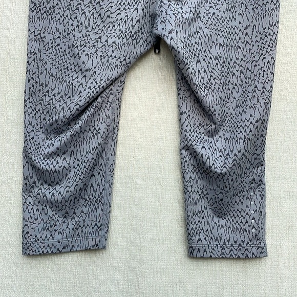Nike Women Epic Run Tight Fit Dri-Fit Capri crop pant 904916-012 Size Medium - Picture 7 of 9